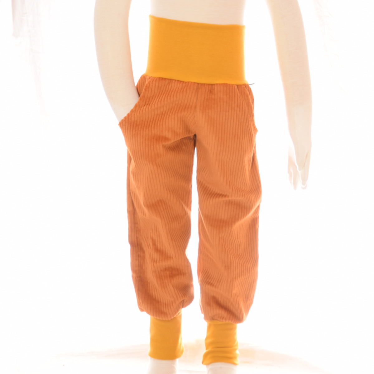 Cordhose "ocker" mit Taschen