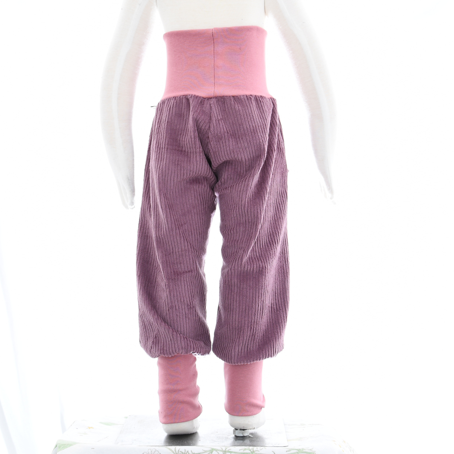 Hose aus Cord mit Taschen – Bild 3